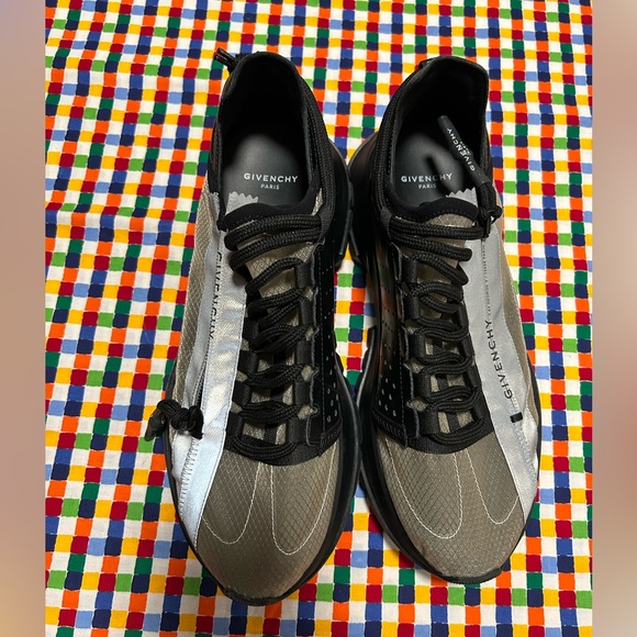 GIVENCHYSpectre Low Runner Zip Sneakers